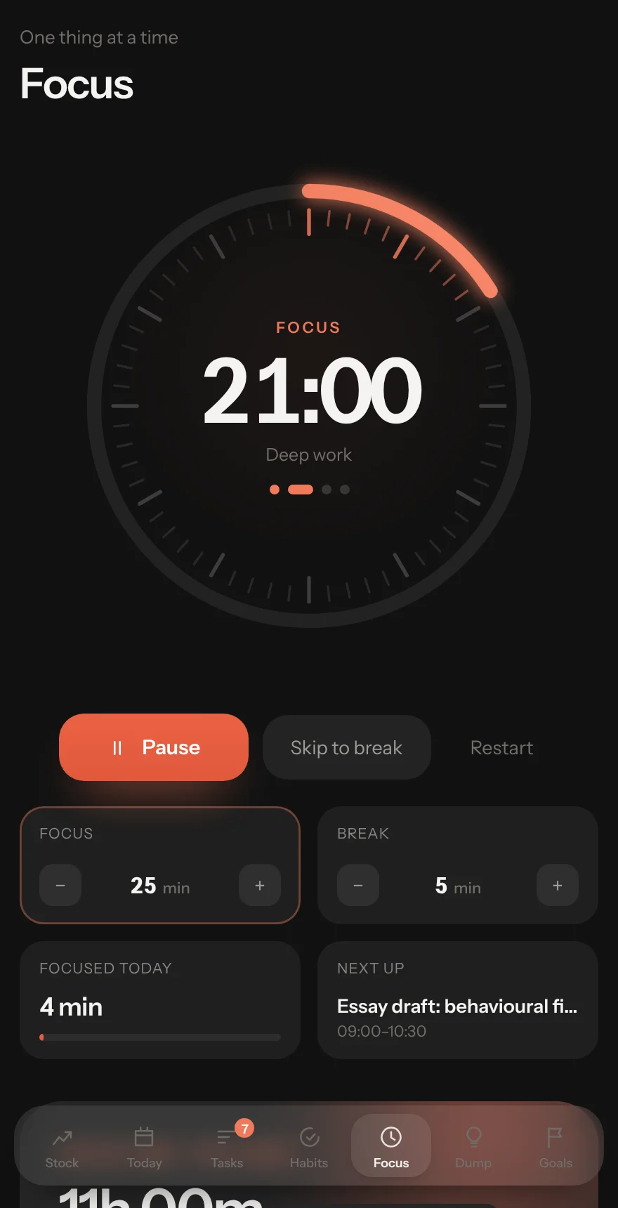 Ritual's Focus screen: a running 25-minute timer for an essay draft, with this week's focus time and focus by day.